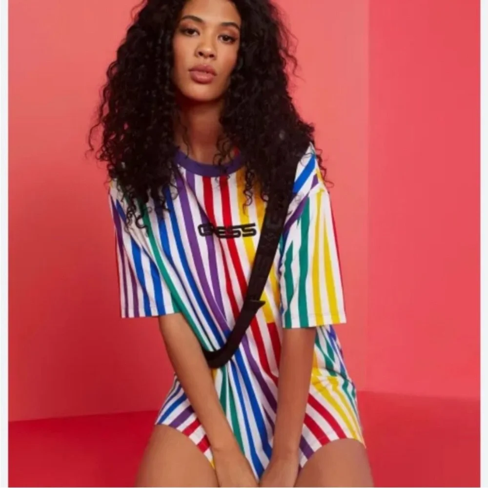 GUESS J.BALVIN T-SHIRT FUN
VIBRANT‎ 90's RETRO VIBES SZ M
STRIPES RAINBOW - Picture 5 of 16